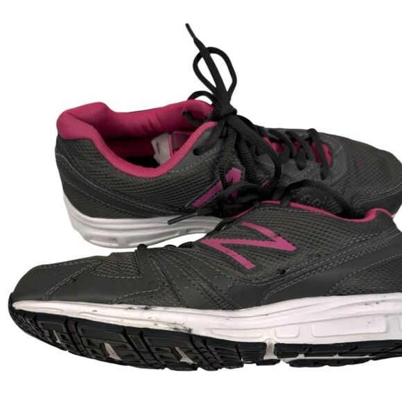 New Balance 380 Women’s Sneakers Running Shoes Size 6 Black Pink Athletic - Picture 13 of 14